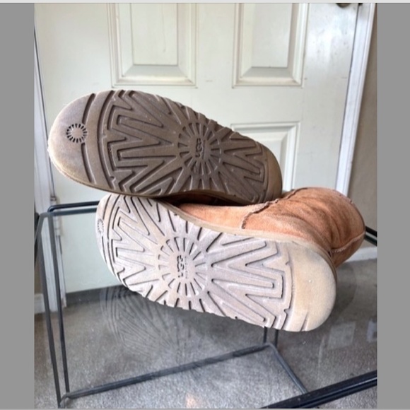 UGG Classic Short II Pull-On Suede Boots in Chestnut EUC/sz 9 - Picture 11 of 12